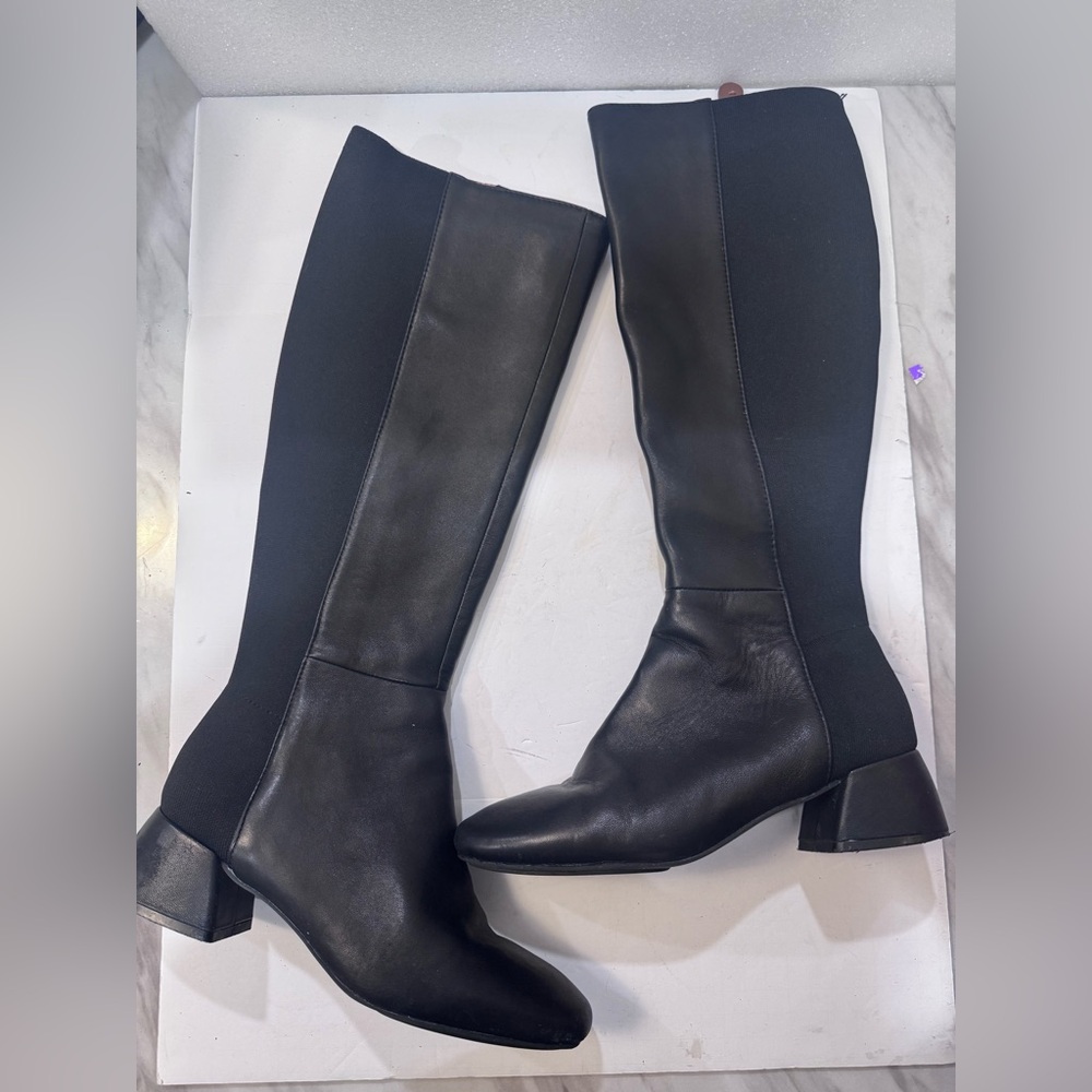 Super cute Black Knee-High Leather Boots
